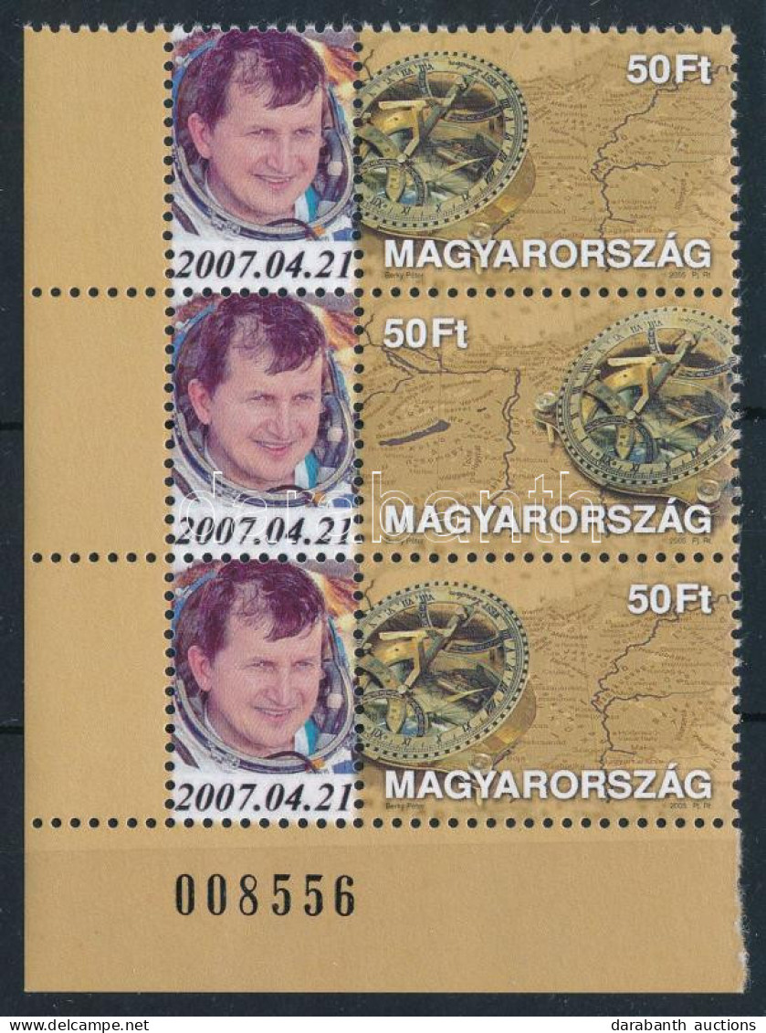 ** 2005 Üzenet Bélyegem (I.) - Térkép Tájolóval Bélyeg Hármas Tömbben Charles Simonyi Megszemélyesített Szelvényekkel Jó - Autres & Non Classés