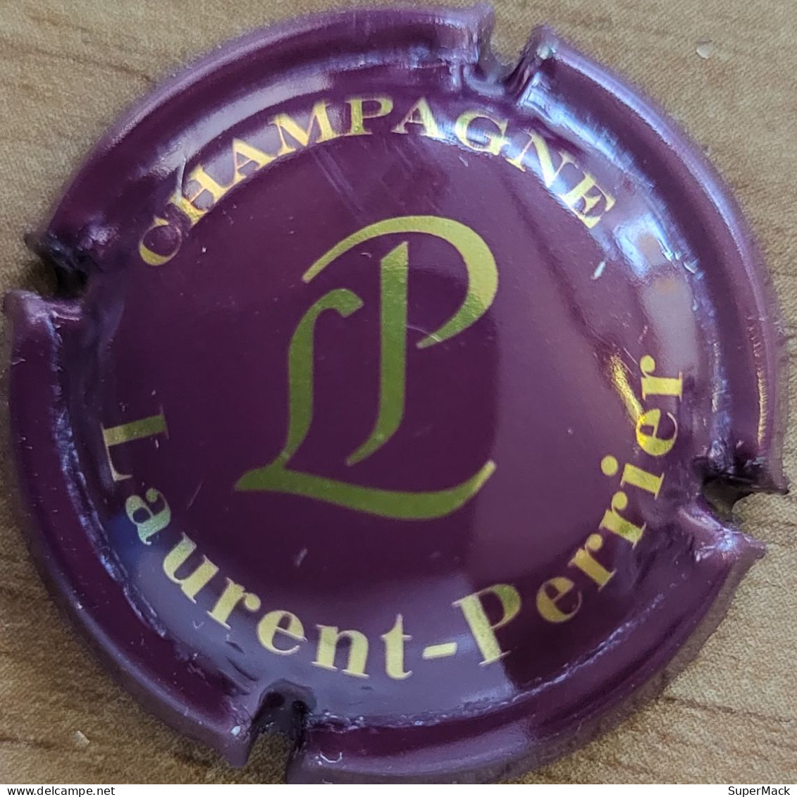 Capsule Champagne LAURENT-PERRIER Violet Foncé & Or, Lettres Fines N°47 - Laurent-Perrier