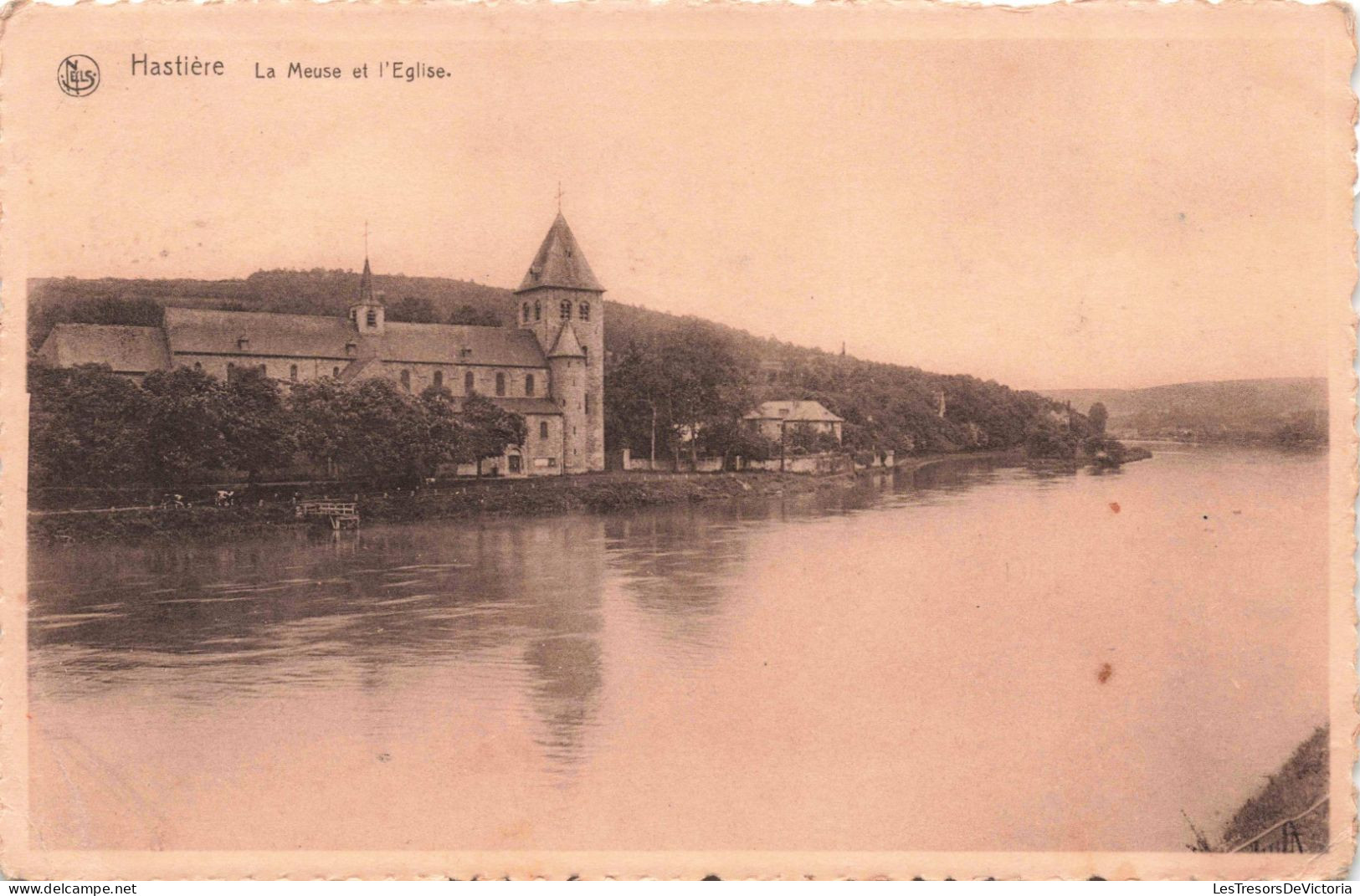 BELGIQUE - Hastière - La Meuse Et L'Eglise - Carte Postale Ancienne - Hastiere