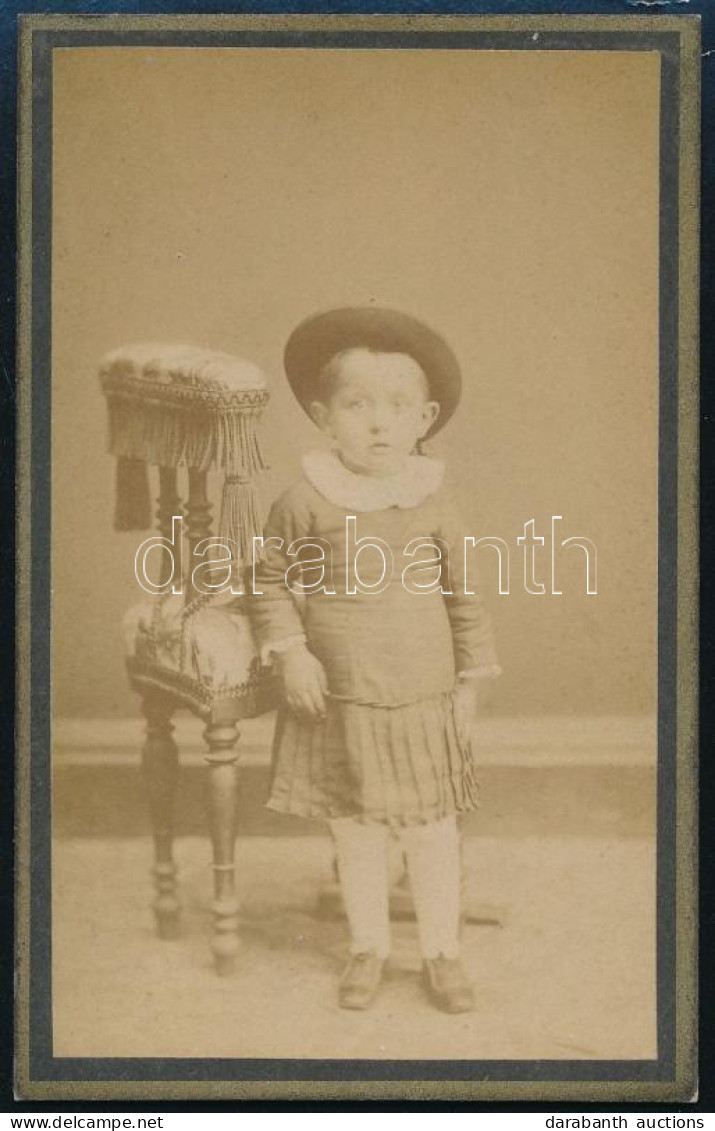 Cca 1900 Kisgyerek Fotója, Keményhátú Fotó Vizitkártya Jérome Karánsebesi Műterméből - Autres & Non Classés