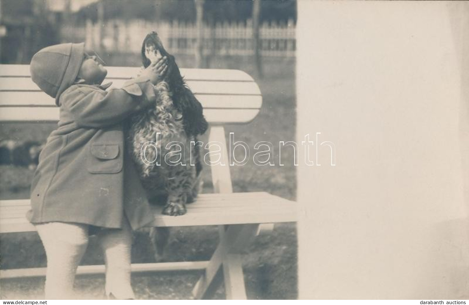 ** T1 Child With Dog, Photo - Ohne Zuordnung