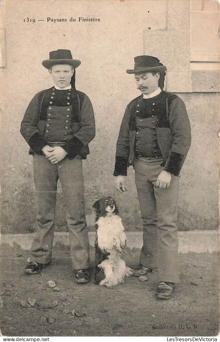 FOLKLORE - Costumes - Paysans Du Finistère - Carte Postale Ancienne - Trachten