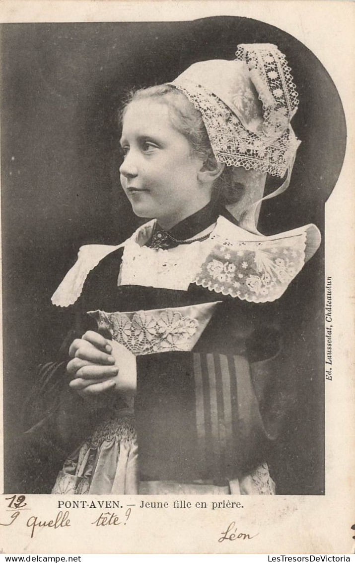 FOLKLORE - Costumes - Pont Aven - Jeune Fille En Prière - Carte Postale Ancienne - Costumi