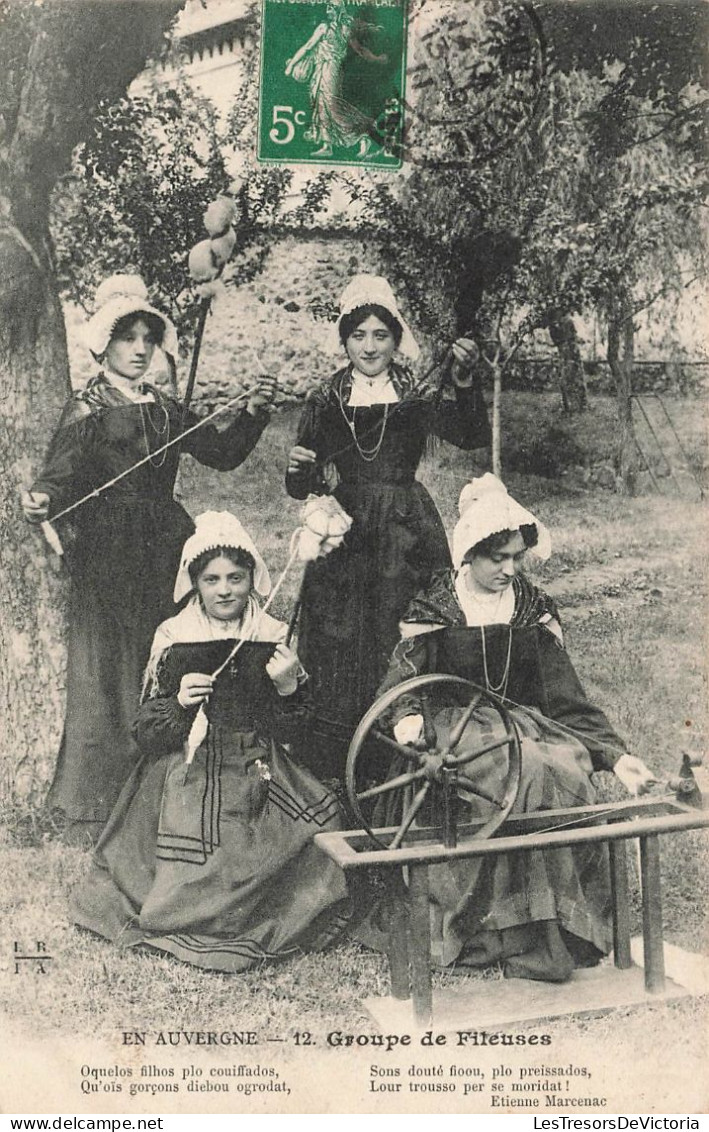 FRANCE - En Auvergne - Groupe De Fileuses - Carte Postale Ancienne - Auvergne