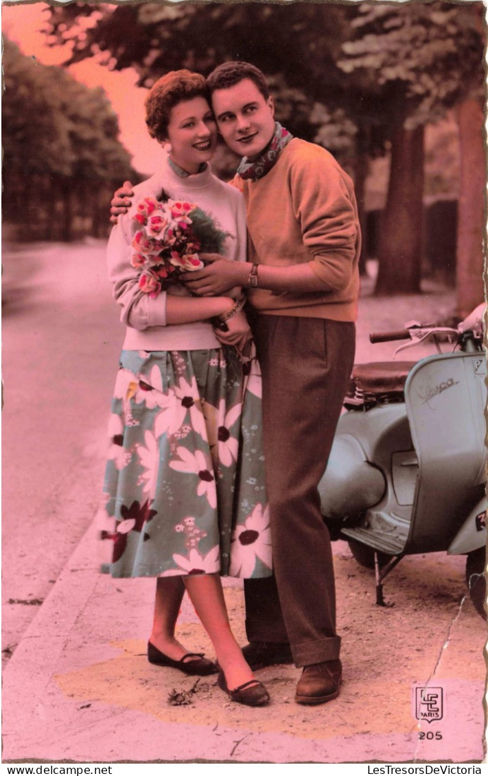 PHOTOGRAPHIE - Homme - Femme - Fleurs - Couple - Carte Postale Ancienne - Fotografie