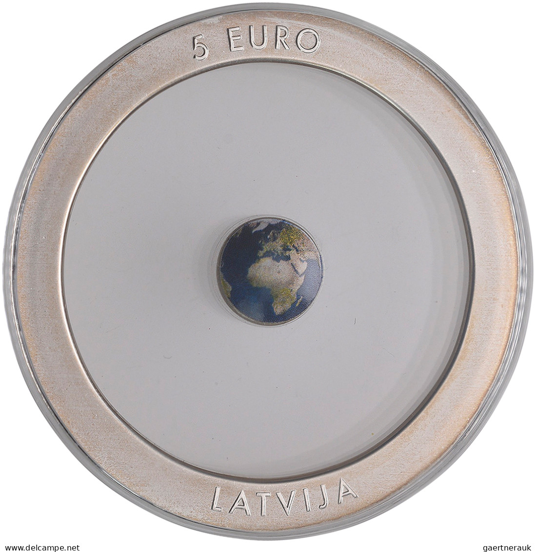 Lettland: 5 Euro 2016 Zeme / The Earth / Die Erde. Mit Transparentem Breiten Rin - Lettonie