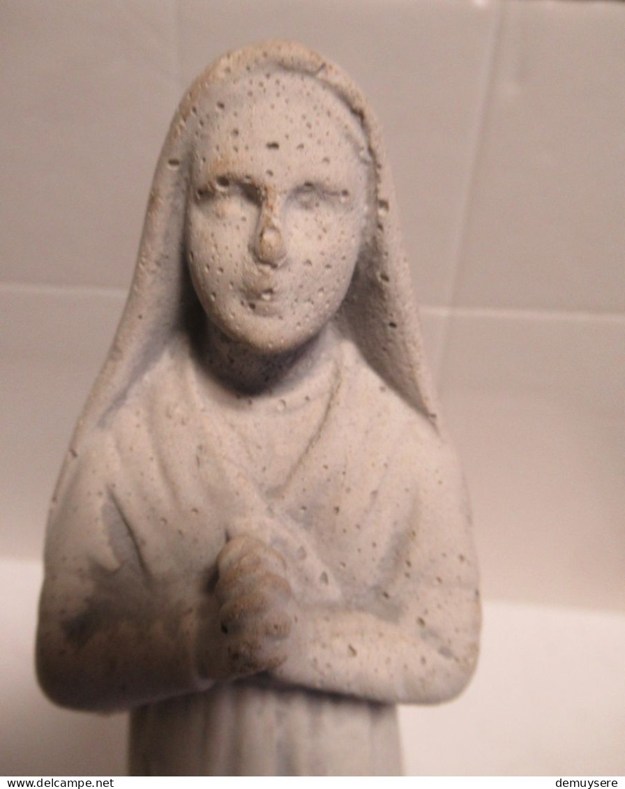 LADE  115 - Biddend Meisje - Fille En Prière - 19 X 10 Cm - 660 Gram - Plaster