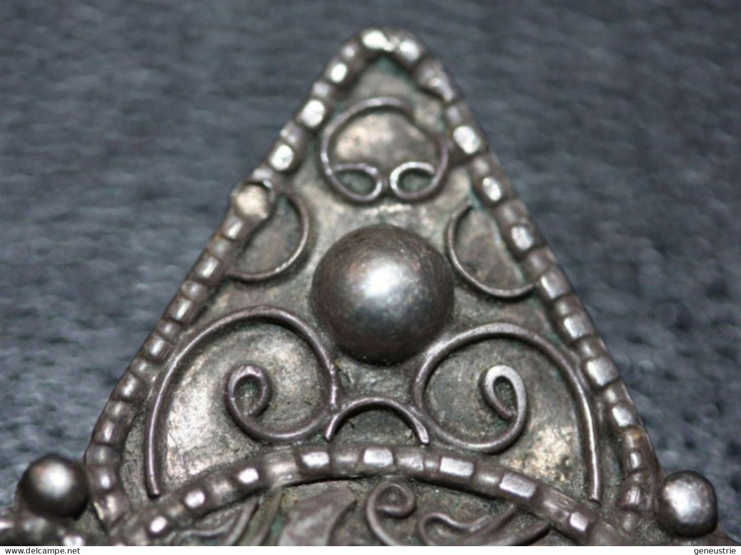 Très Belle Broche Orientale Argent 800 Poinçonné "Motifs Qualigraphies Arabes" - Ethnics