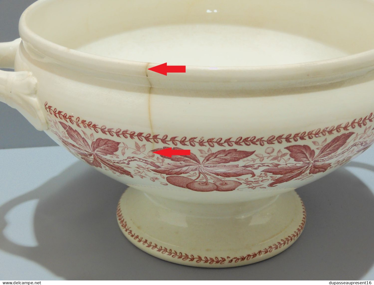 -SOUPIERE BADONVILLER modèle CERISES  DEMI PORCELAINE JUS de GRENIER déco    E