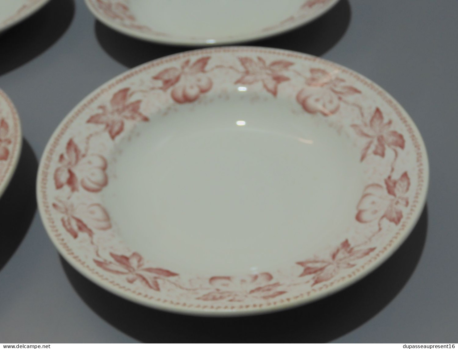 -4 ASSIETTES DEMI CREUSES DEMI PORCELAINE BADONVILLER modèle CERISES Table   E