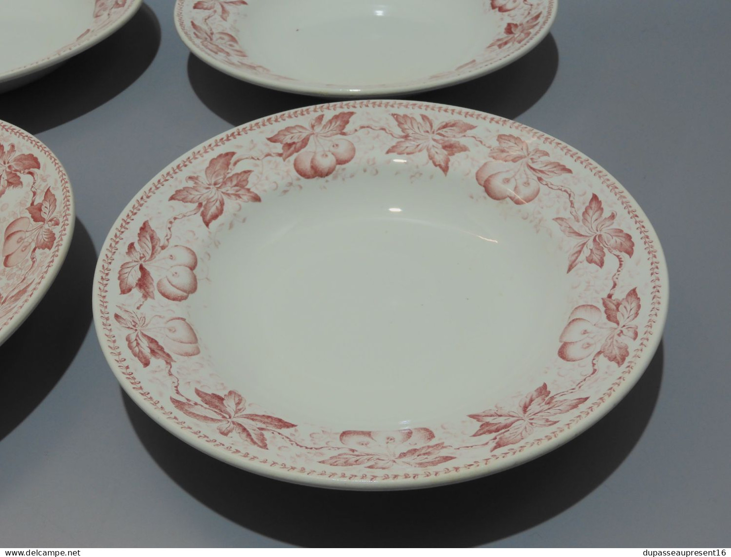 -4 ASSIETTES DEMI CREUSES DEMI PORCELAINE BADONVILLER modèle CERISES Table   E