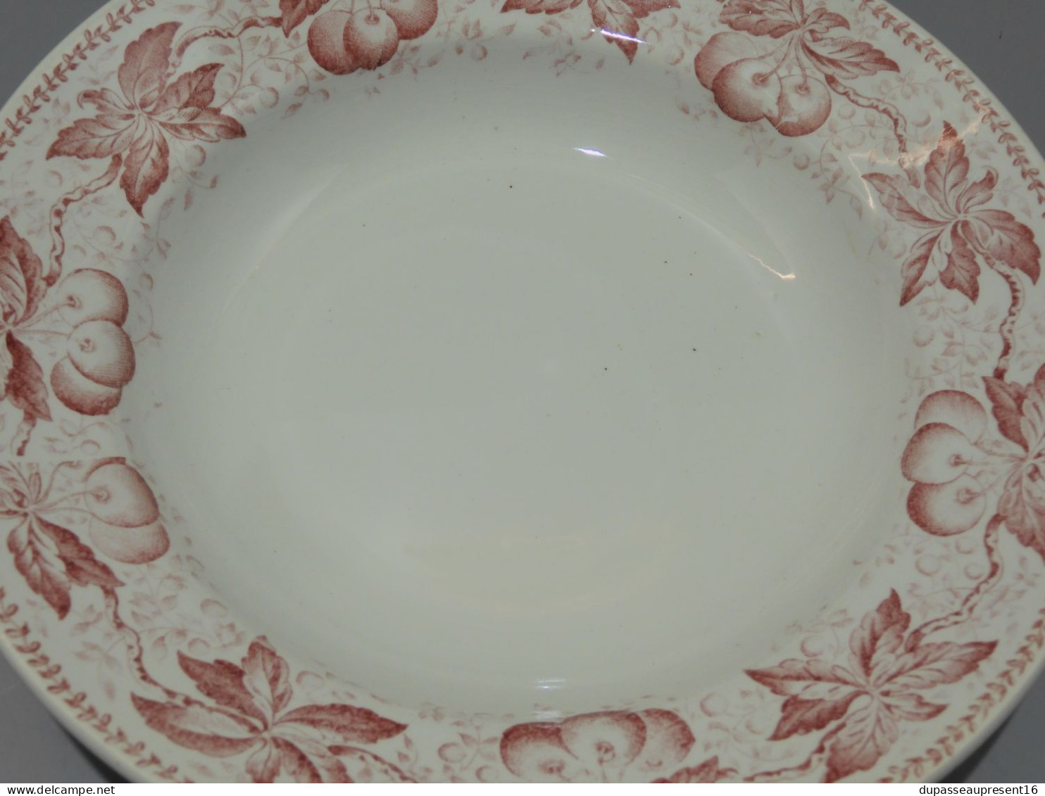 -4 ASSIETTES DEMI CREUSES DEMI PORCELAINE BADONVILLER modèle CERISES Table   E