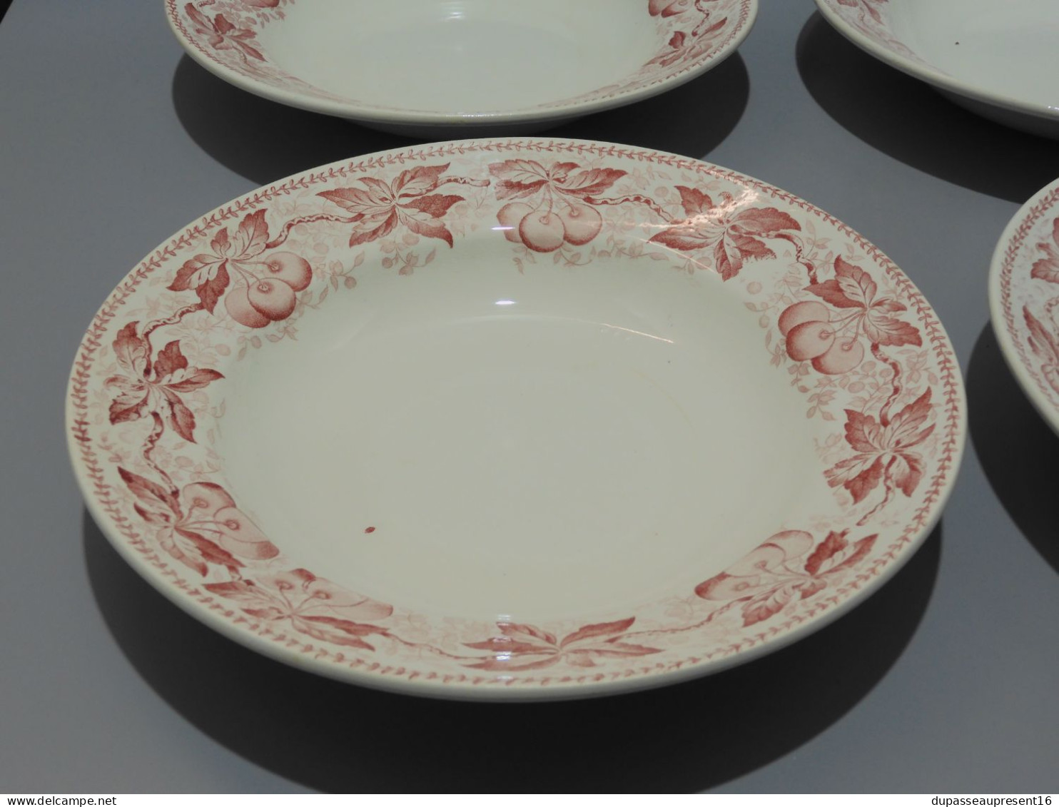 -4 ASSIETTES DEMI CREUSES DEMI PORCELAINE BADONVILLER modèle CERISES Table   E