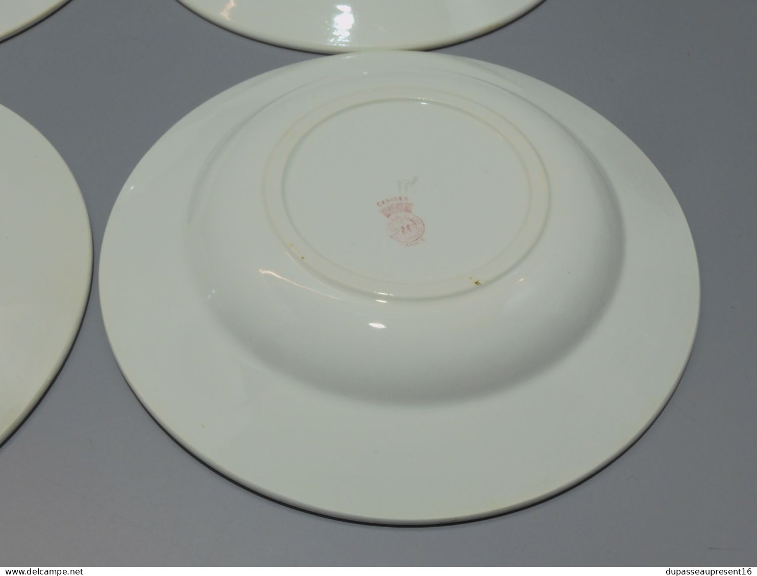 -4 ASSIETTES DEMI CREUSES DEMI PORCELAINE BADONVILLER modèle CERISES Table   E