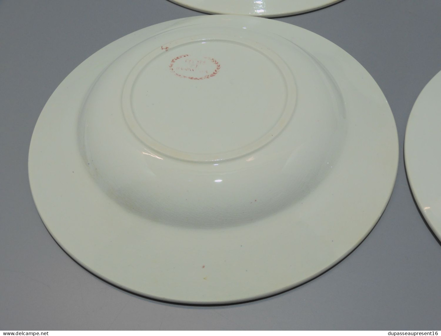 -4 ASSIETTES DEMI CREUSES DEMI PORCELAINE BADONVILLER modèle CERISES Table   E