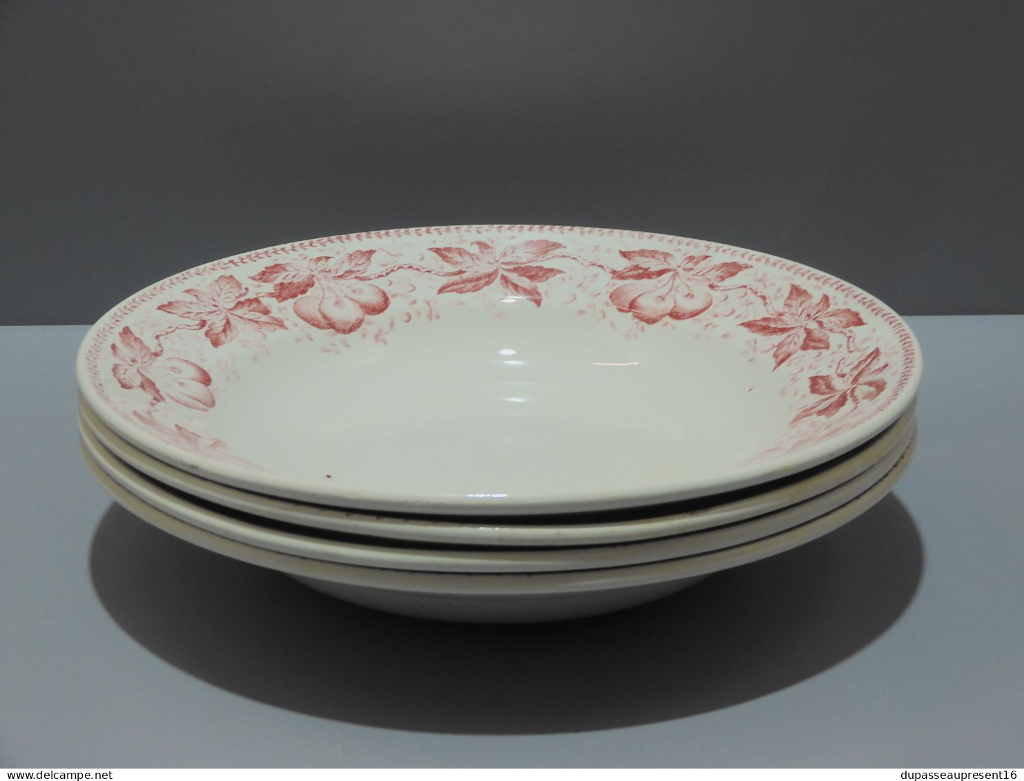 -4 ASSIETTES DEMI CREUSES DEMI PORCELAINE BADONVILLER modèle CERISES Table   E