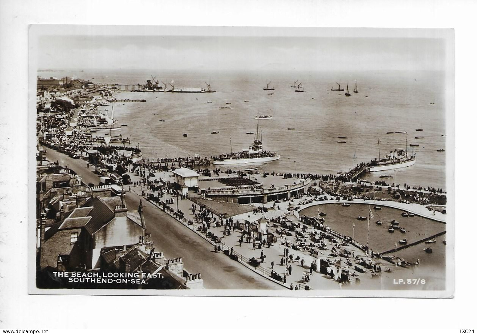 SOUTHEND ON SEA. THE BEACH. LOOKING EAST. - Southend, Westcliff & Leigh