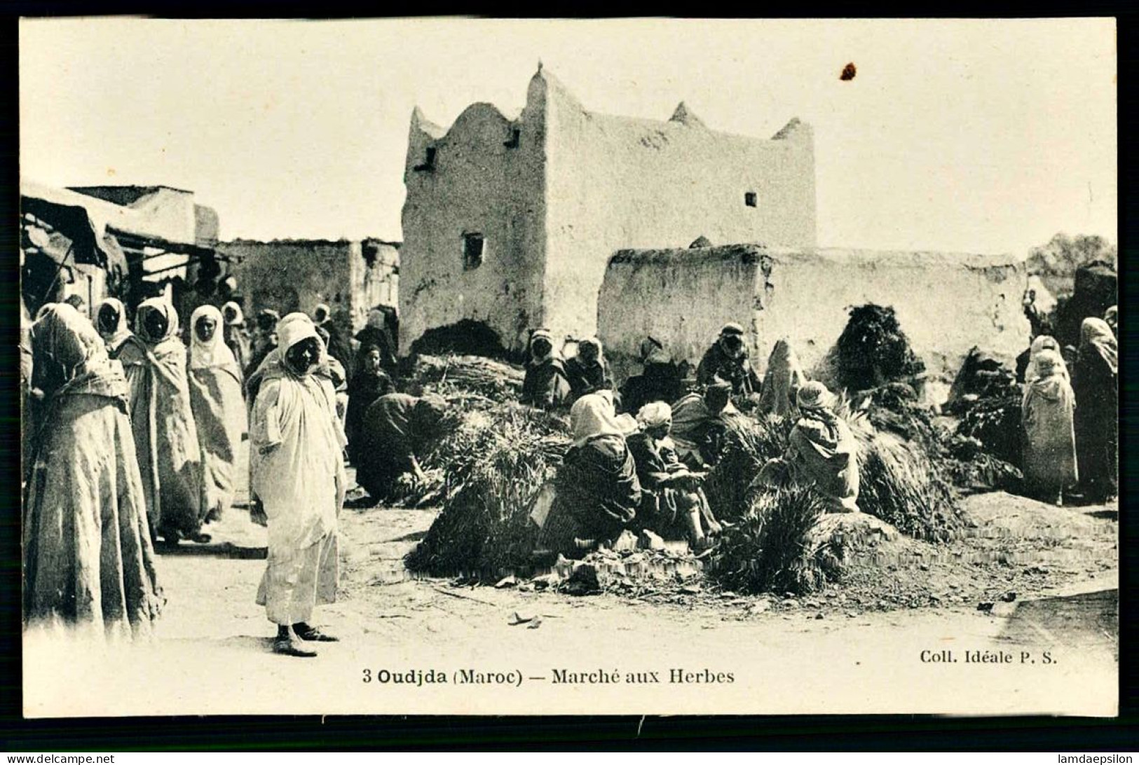 A66  MAROC CPA OUJDA - MARCHÉ AUX HERBES - Collections & Lots