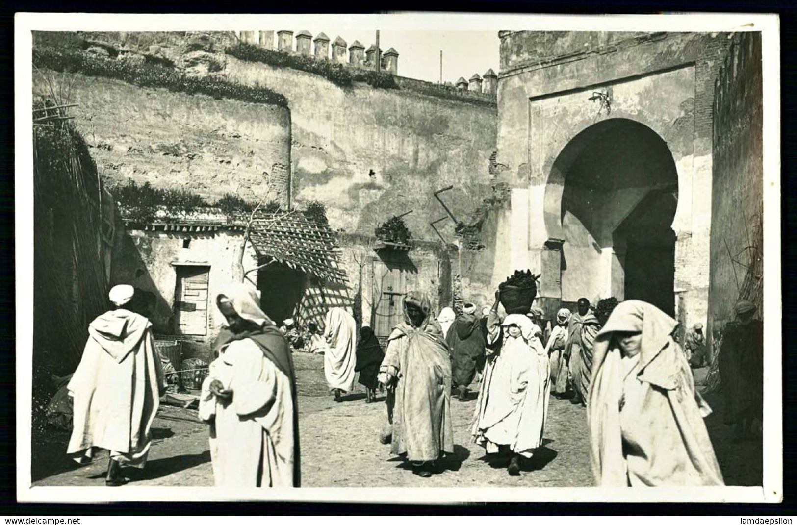 A66  MAROC CPA OUJDA - SCENES ET TYPES - Collections & Lots