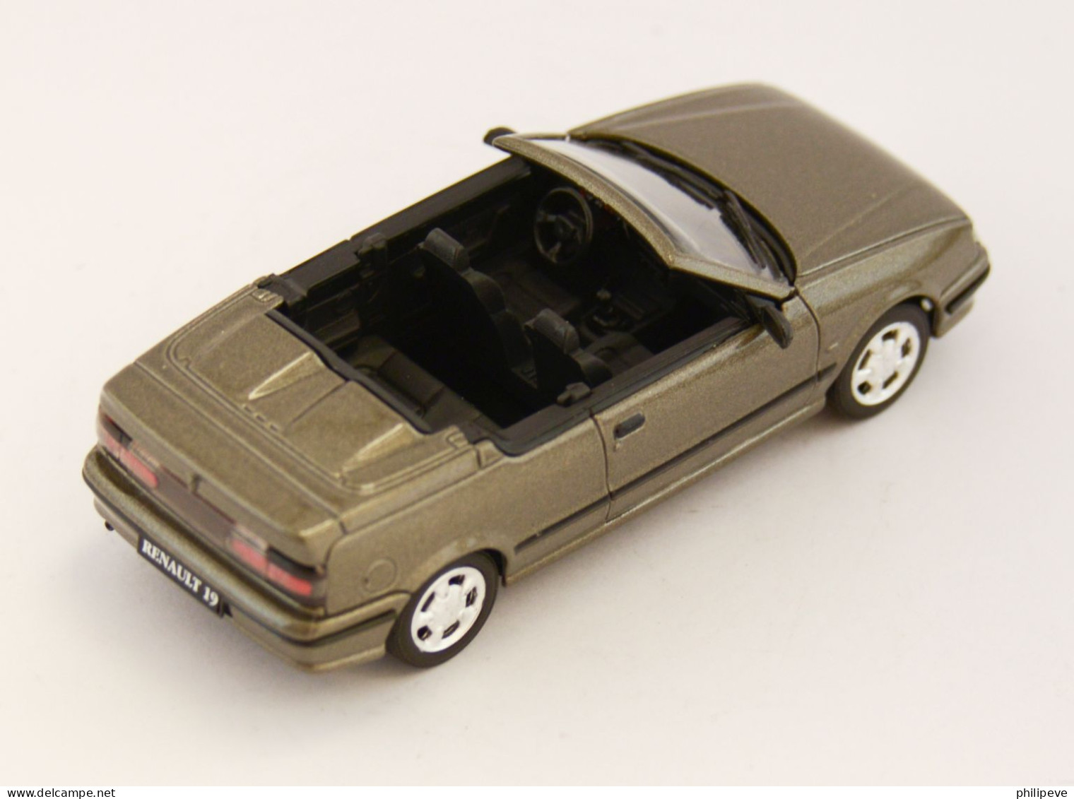 RENAULT 19 Cabriolet - SOLIDO 1:43 - Solido