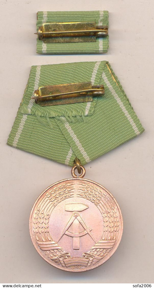 DDR.Medaille Für Ausgezeichnete Leistungen In Den Bewaffneten Organen Des Ministeriums Des Innern. 4. - Duitse Democratische Republiek