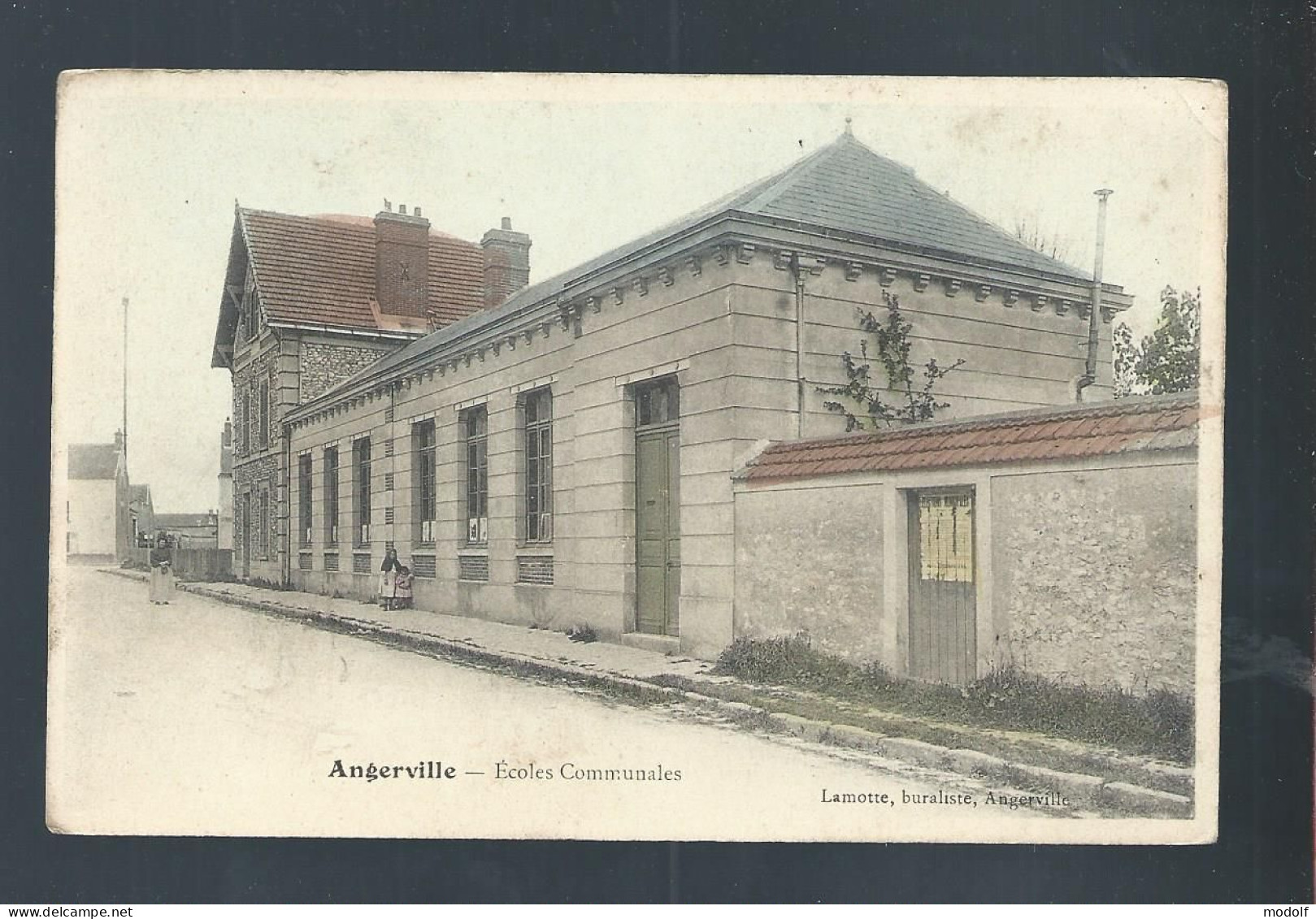 CPA - 91 - Angerville - Ecoles Communales - Animée - Colorisée - Circulée - Angerville