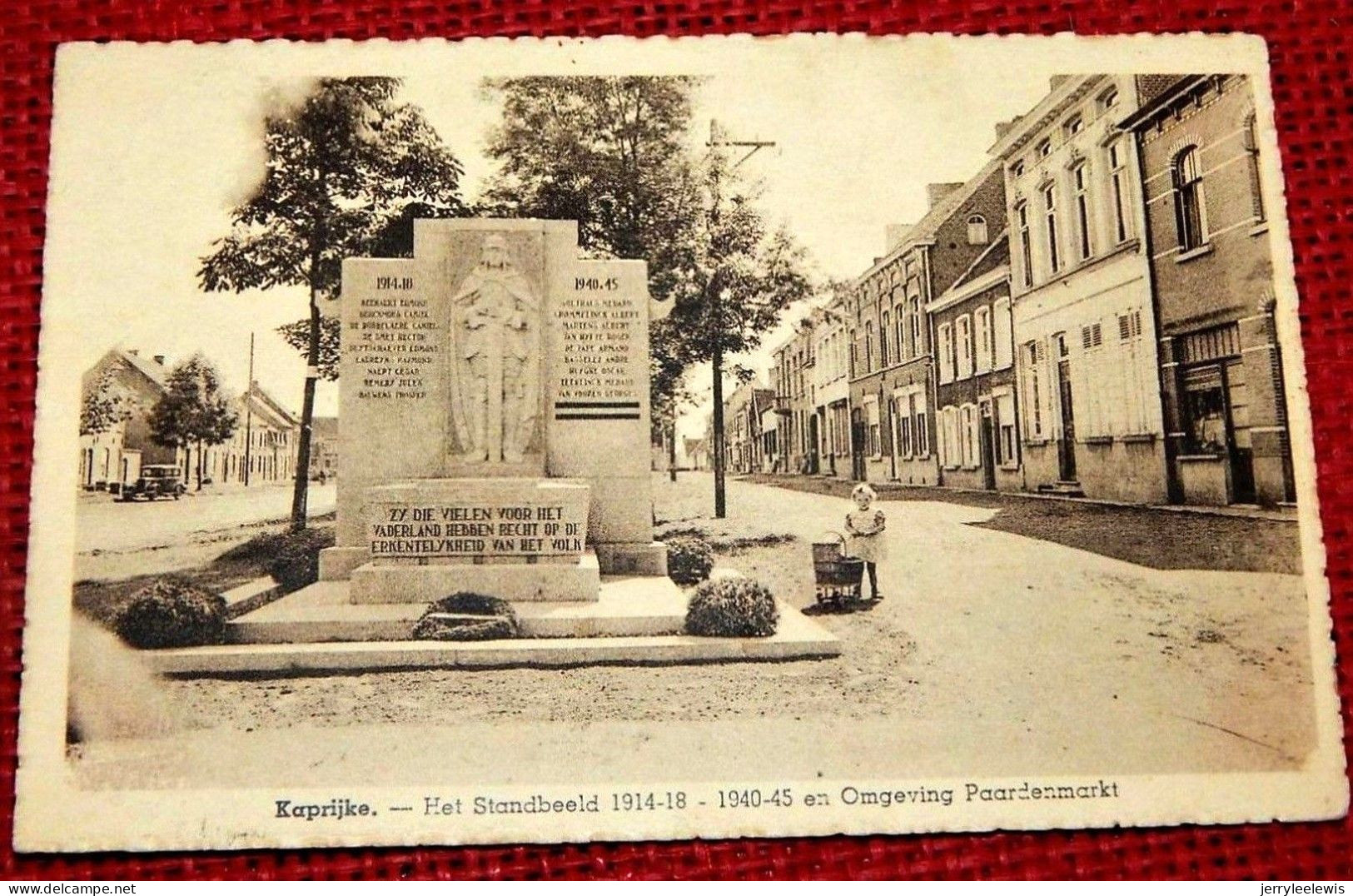 KAPRIJKE  -  Het Standbeeld 1914-18 - 1940-45 En Omgeving Paardenmarkt - Kaprijke