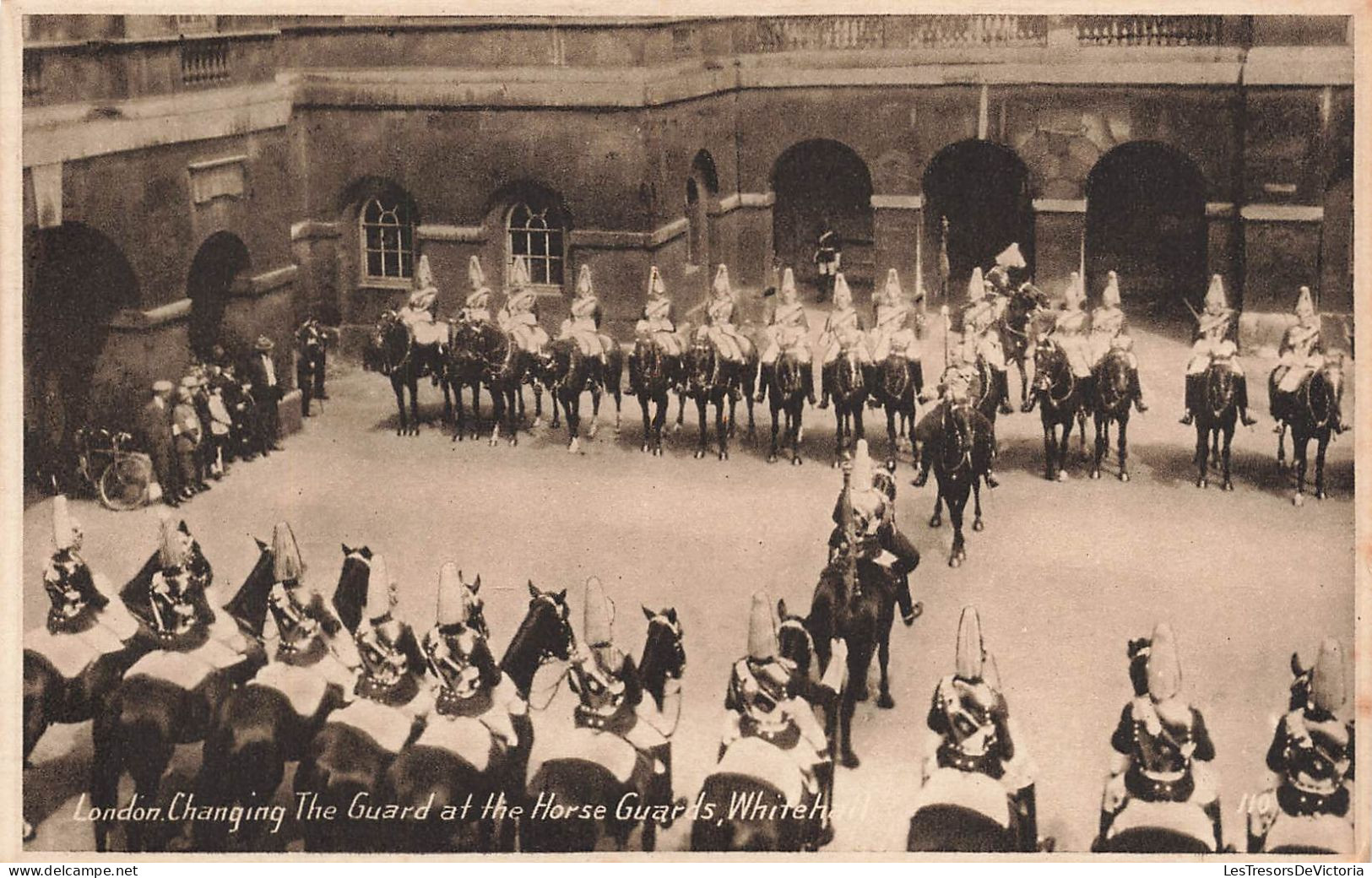 ROYAUME UNI - London Changing The Guard At The Horse Guards - Whitehall - Animé - Carte Postale Ancienne - Whitehall