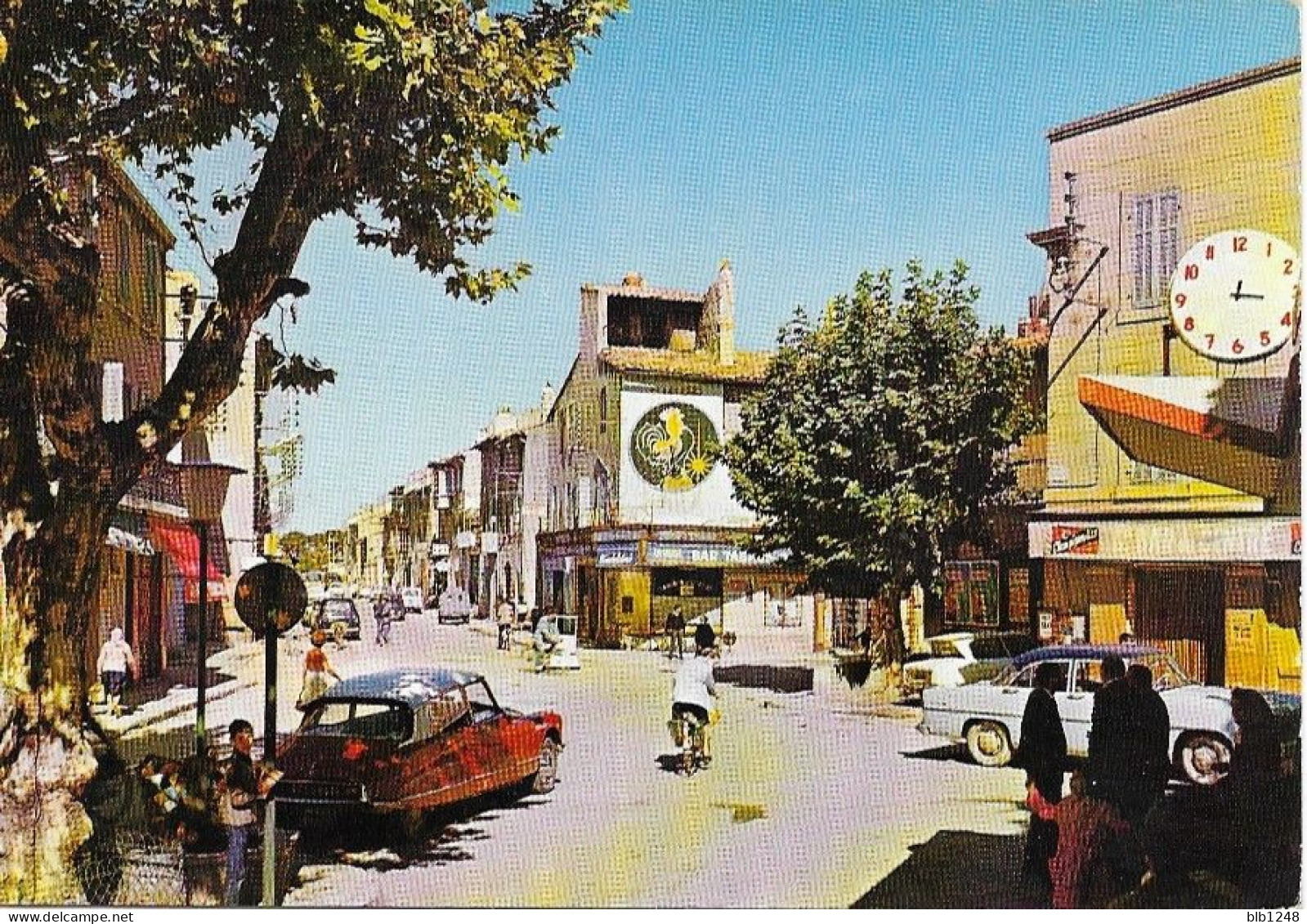 [13] Bouches-du-Rhône > Marignane Place De La Republique Et Gare Routiere - Marignane