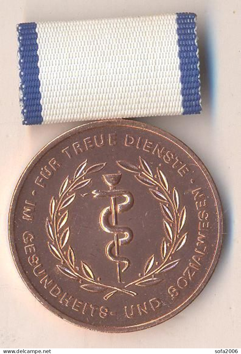 DDR Medaille Für Treue Dienste Im Gesundheits Und Sozialwesens.10 Dienstjahre. 7. - DDR