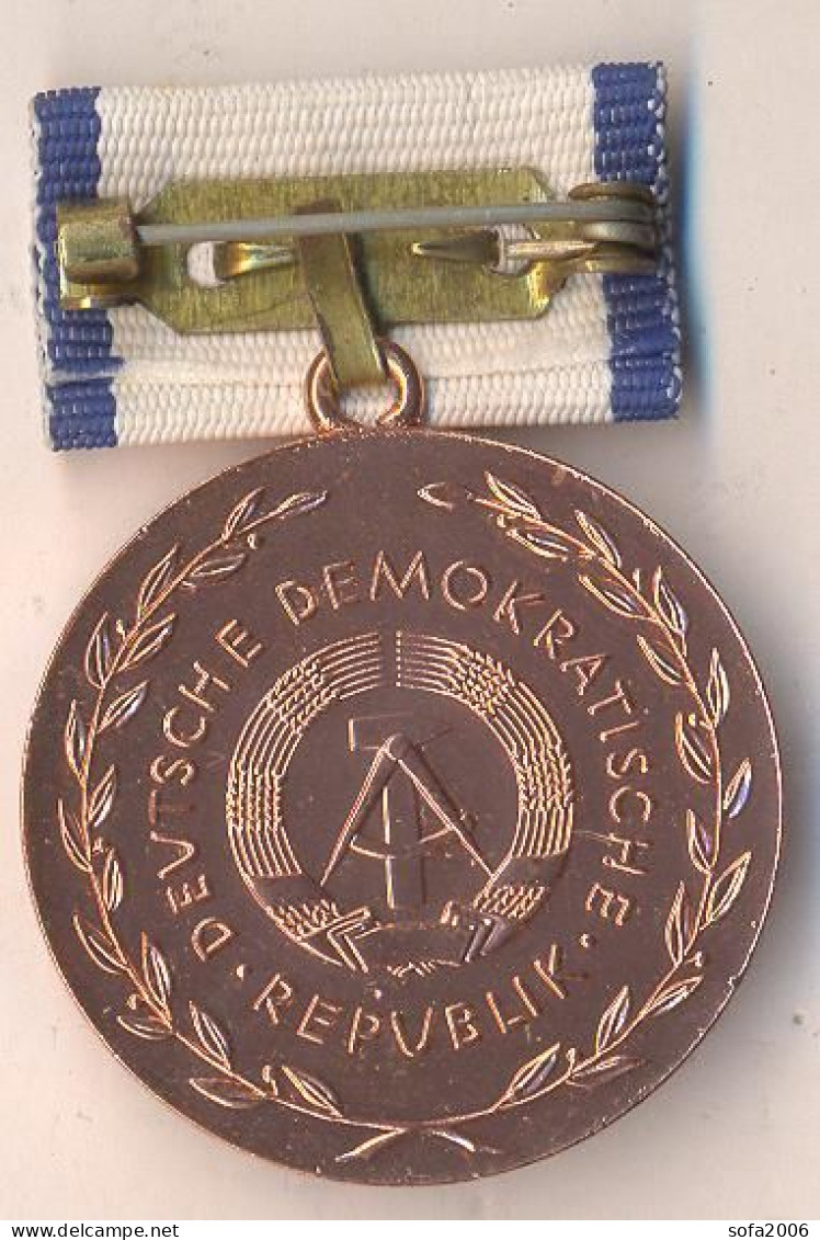 DDR Medaille Für Treue Dienste Im Gesundheits Und Sozialwesens.10 Dienstjahre. 7. - DDR