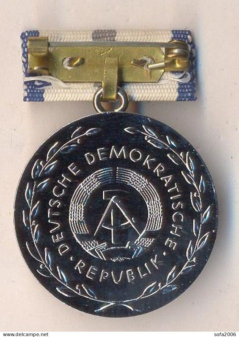 DDR Medaille Für Treue Dienste Im Gesundheits Und Sozialwesens.20 Dienstjahre. 8. - GDR