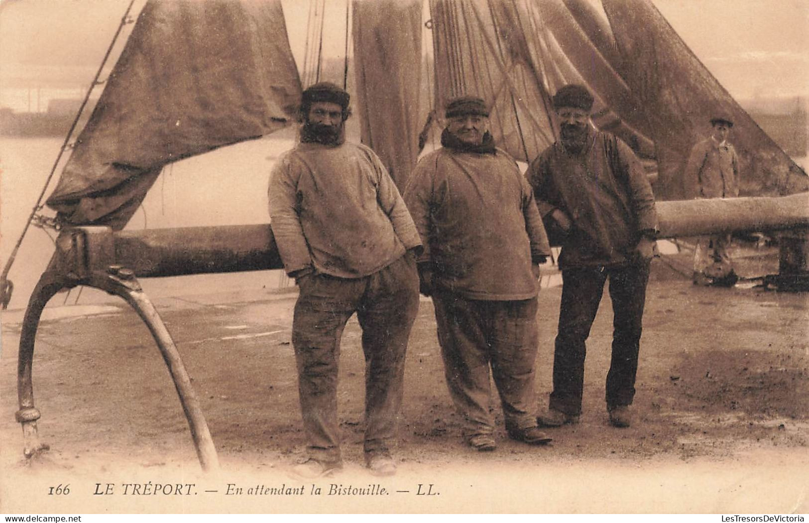 FRANCE - Le Tréport - En Attendant La Bistouille - LL - Carte Postale Ancienne - Le Treport