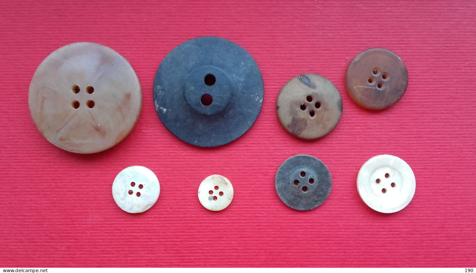 8 Old Buttons - Boutons