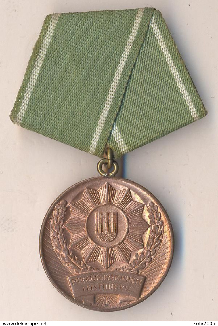 DDR.Medaille Für Ausgezeichnete Leistungen In Den Bewaffneten Organen Des Ministeriums Des Innern.Alter Stil. 18. - DDR