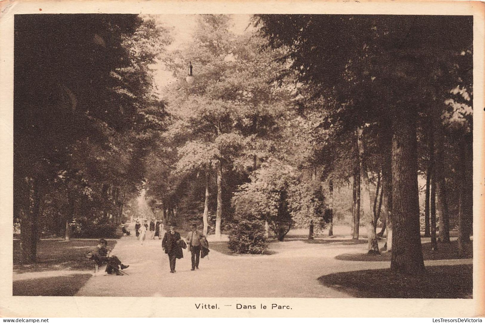 FRANCE - Vittel - Dans Le Parc - Carte Postale Ancienne - Vittel