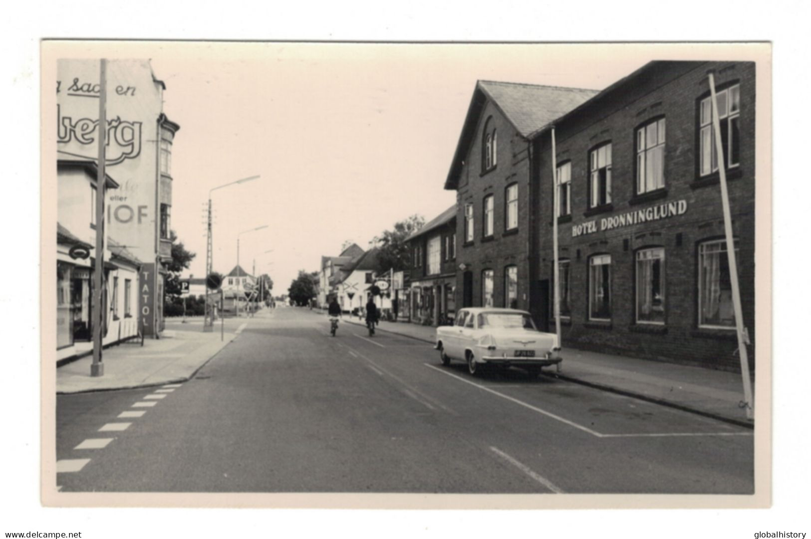 DH1686 - PARTI FRA DRONNINGLUND - HOTEL DRONNINGLUND & VINTAGE CAR - Danemark