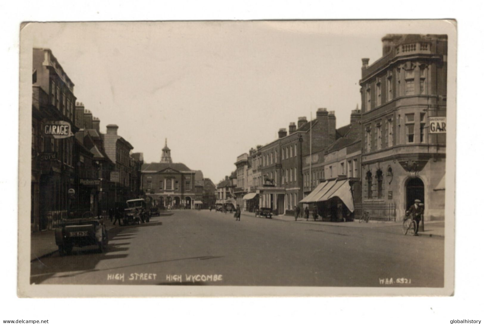 DH1704 - BUCKINGHAMSHIRE - HIGH STREET, HIGH WYCOMBE - BUSY STREET SCENE - Buckinghamshire