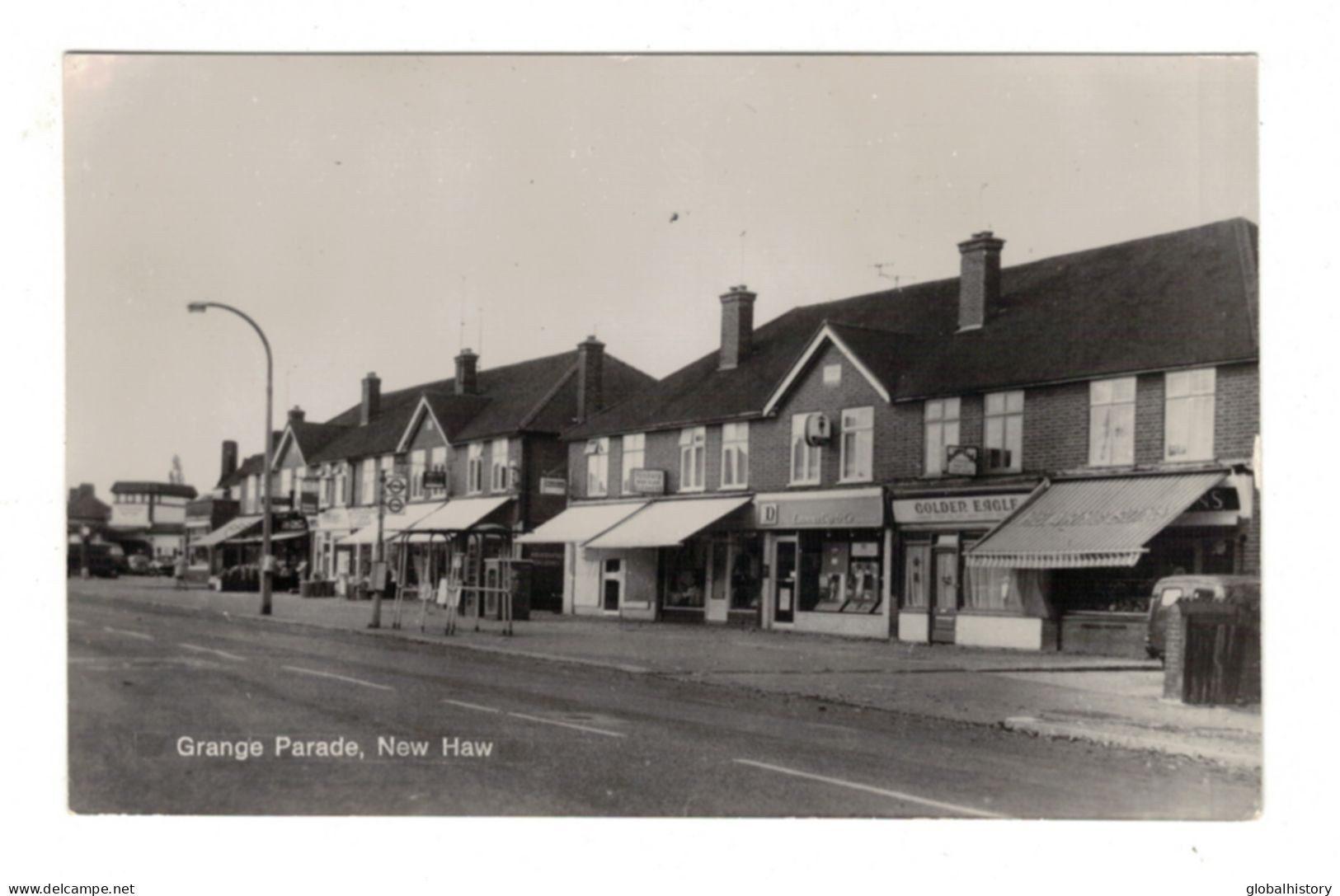 DH1712 - SURREY - GRANGE PARADE - NEW HAW W. SHOPS - Surrey