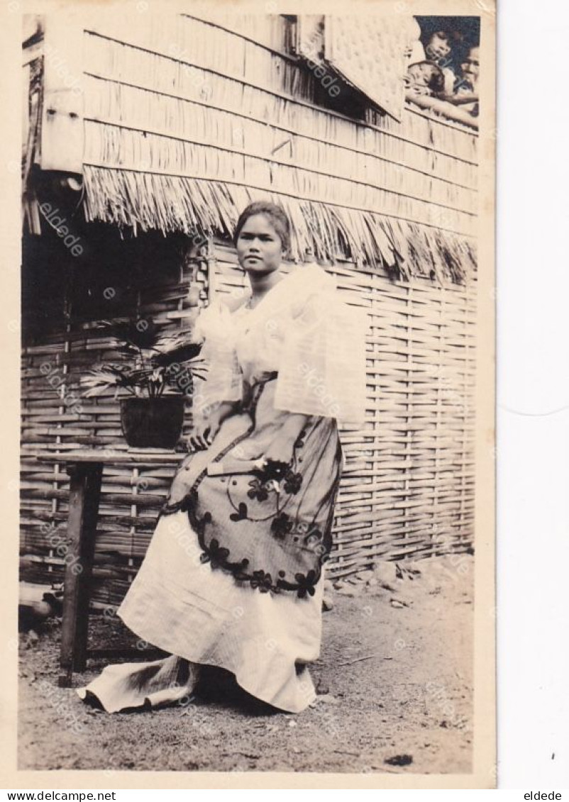 Real Photo Filipina Beauty In Native Costume And Fan In Front Of A Nipa Hut - Philippines