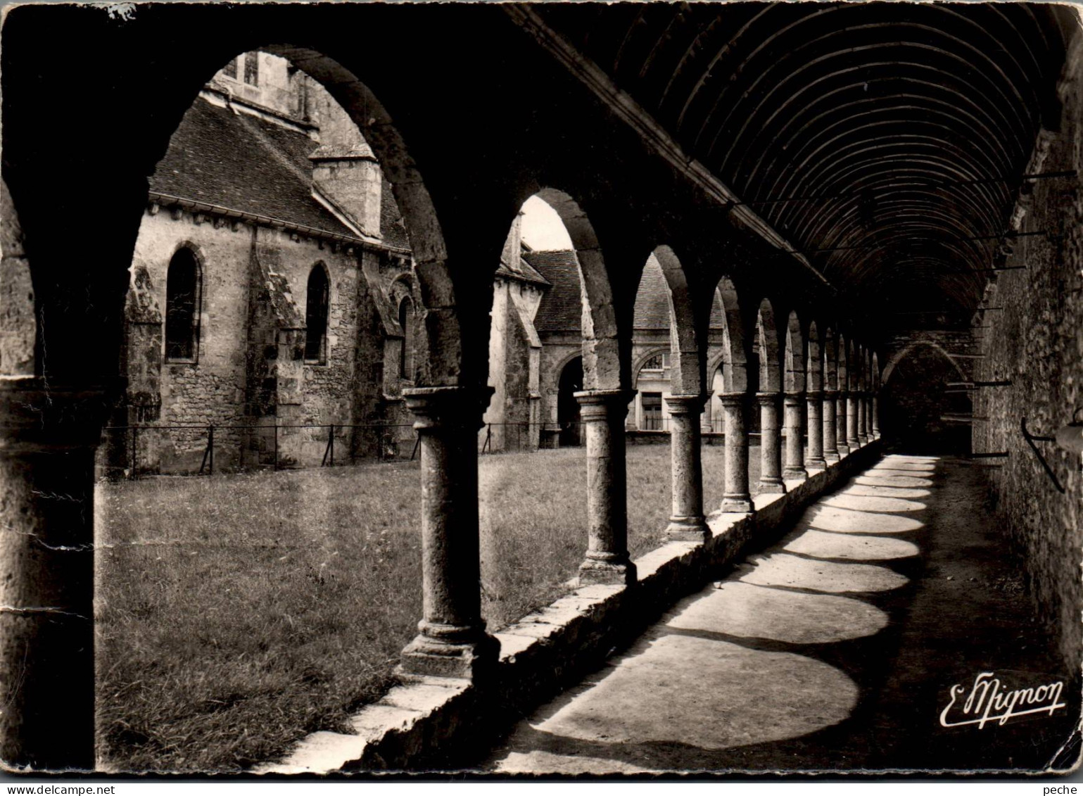 N°121250 -cpsm Donnemaire En Montois -intérieur Du Cloître- - Donnemarie Dontilly