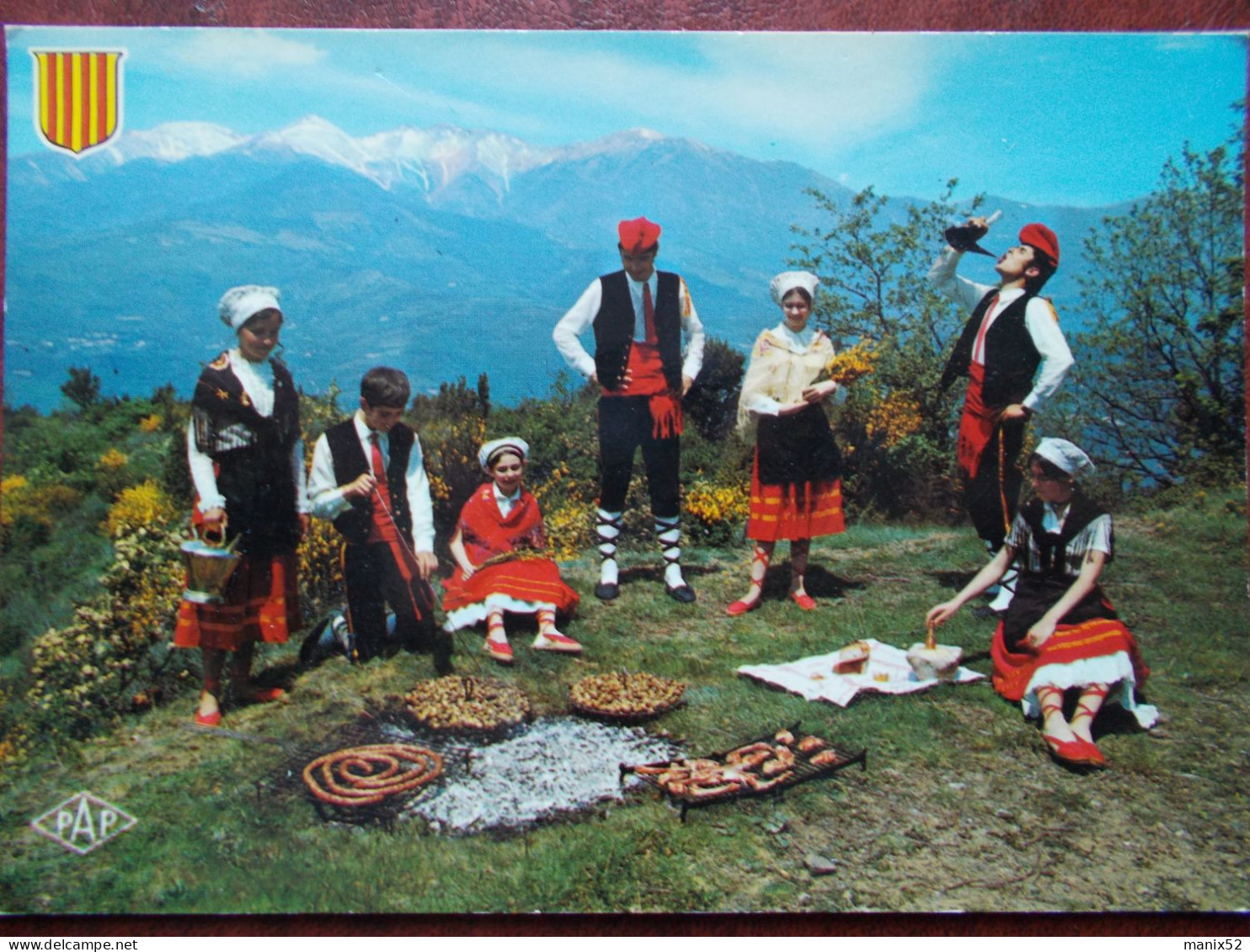 RÉGION - ROUSSILLON - La Cargolade Au Pied Du Canigou. (Groupe Folklorique) - Languedoc-Roussillon