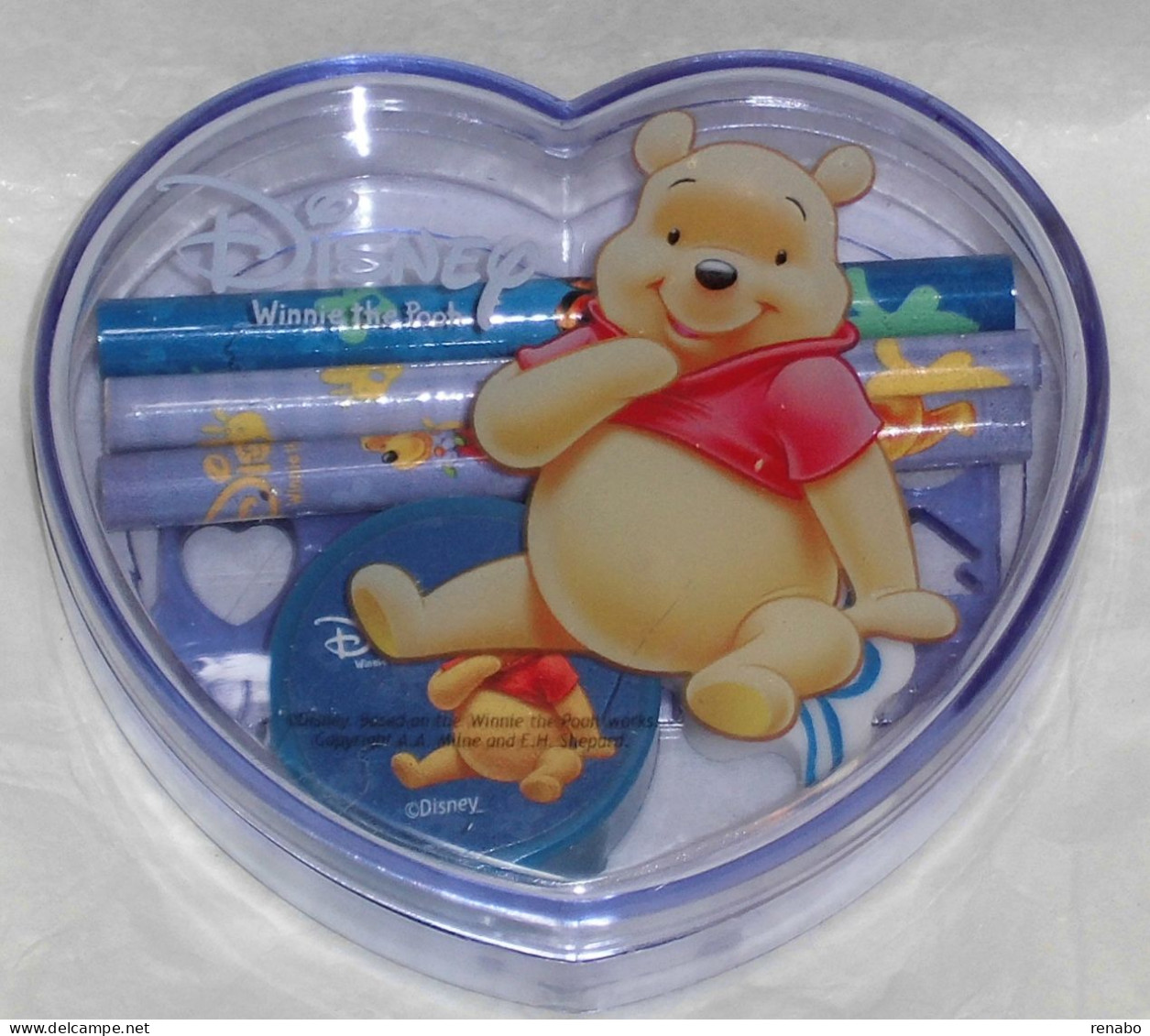 Grande Cuore Con Winnie The Pooh,in Plastica,cancelleria ;Temperamatite,Pencil-Sharpener; Anspitzer,Taille Crayon - Andere & Zonder Classificatie