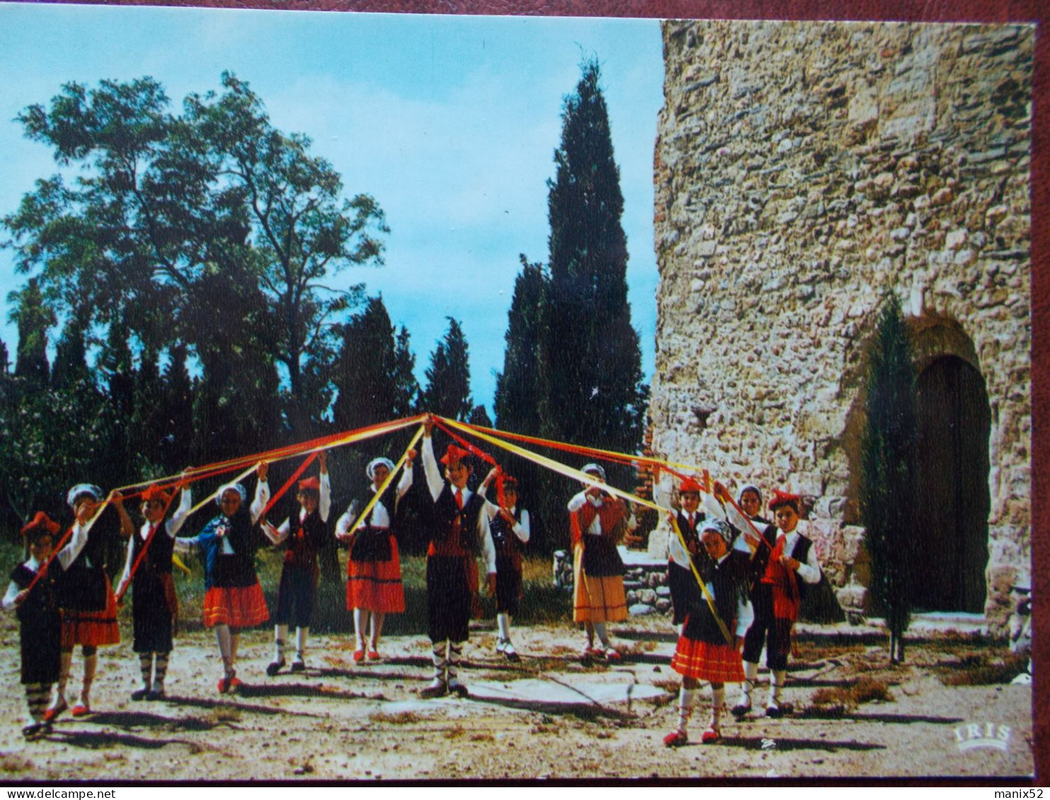 RÉGION - ROUSSILLON - Danse Des Rubans Par Le Groupe Folklorique "Cantarana" De Ponteilla. - Languedoc-Roussillon