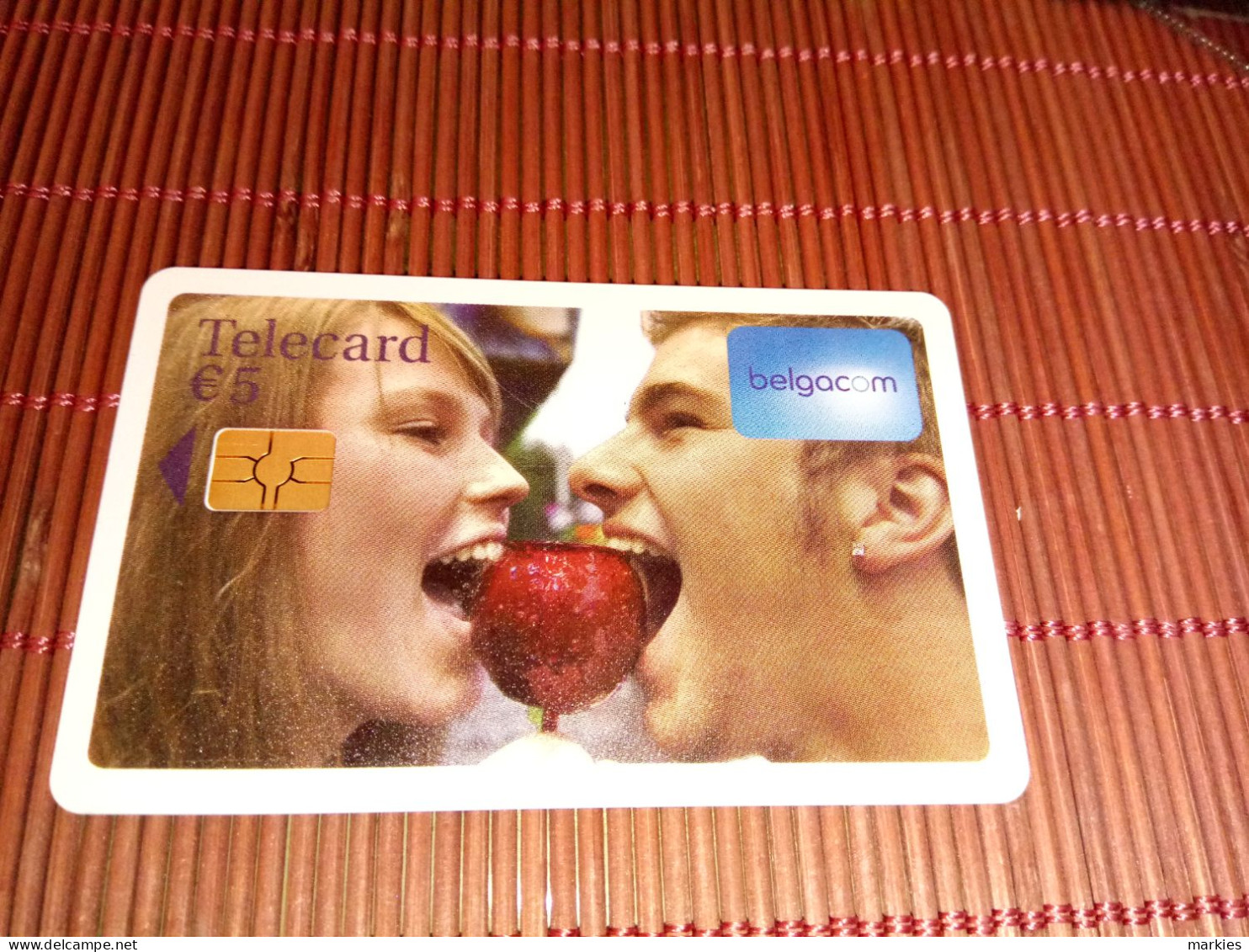 Phonecard Belgium APPLE USED LOW ISSUE RARE - With Chip