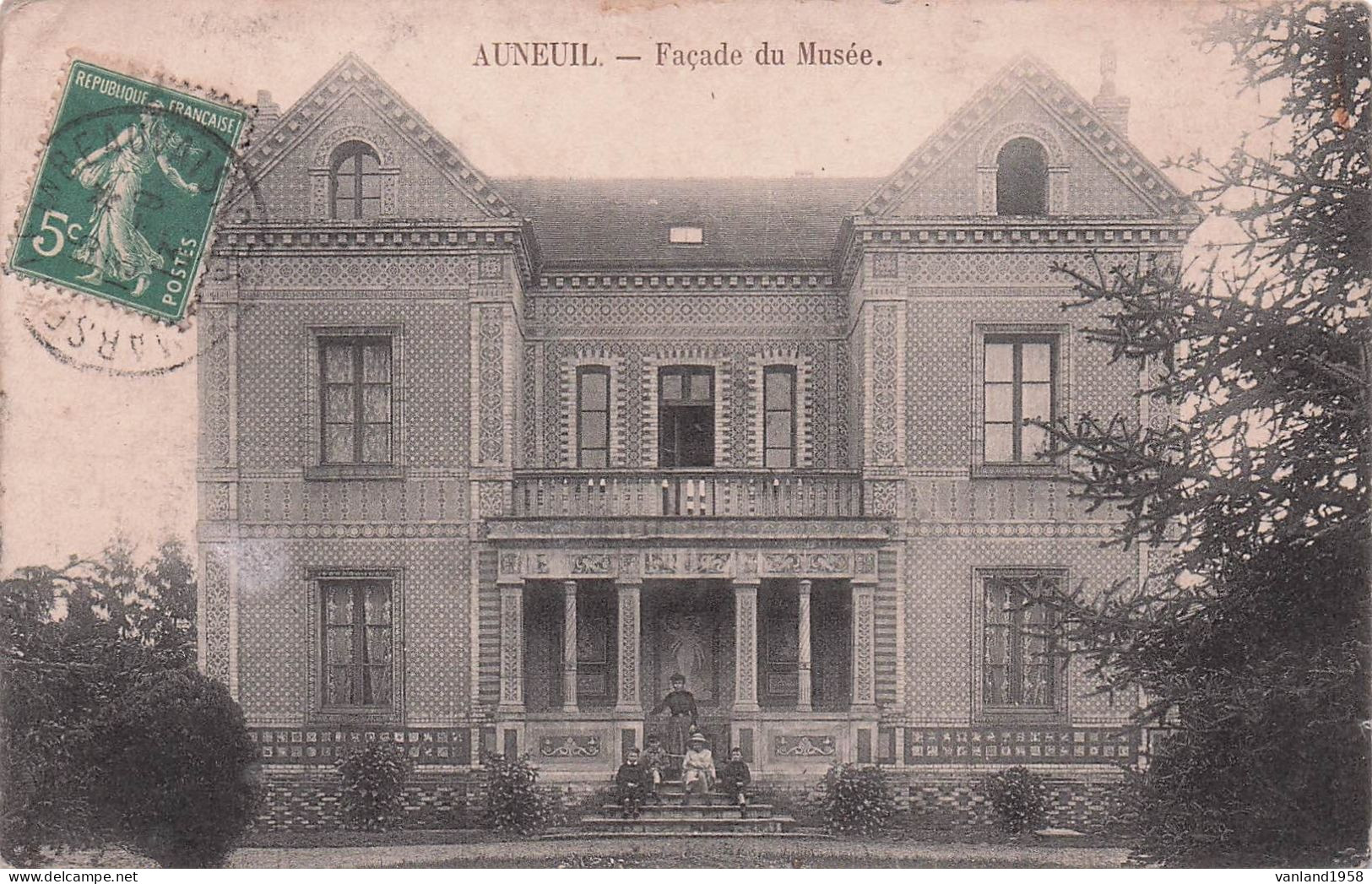 AUNEUIL-façade Du Musée - Auneuil