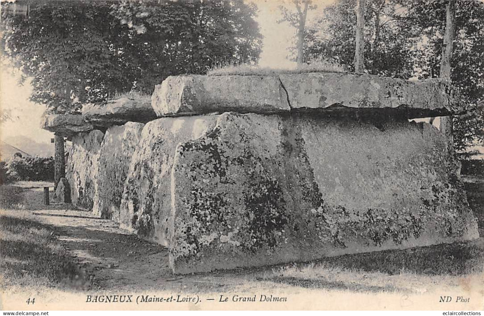 Bagneux Près De  Saumur      49       Le  Grand Dolmen  N° 44    (voir Scan) - Saumur