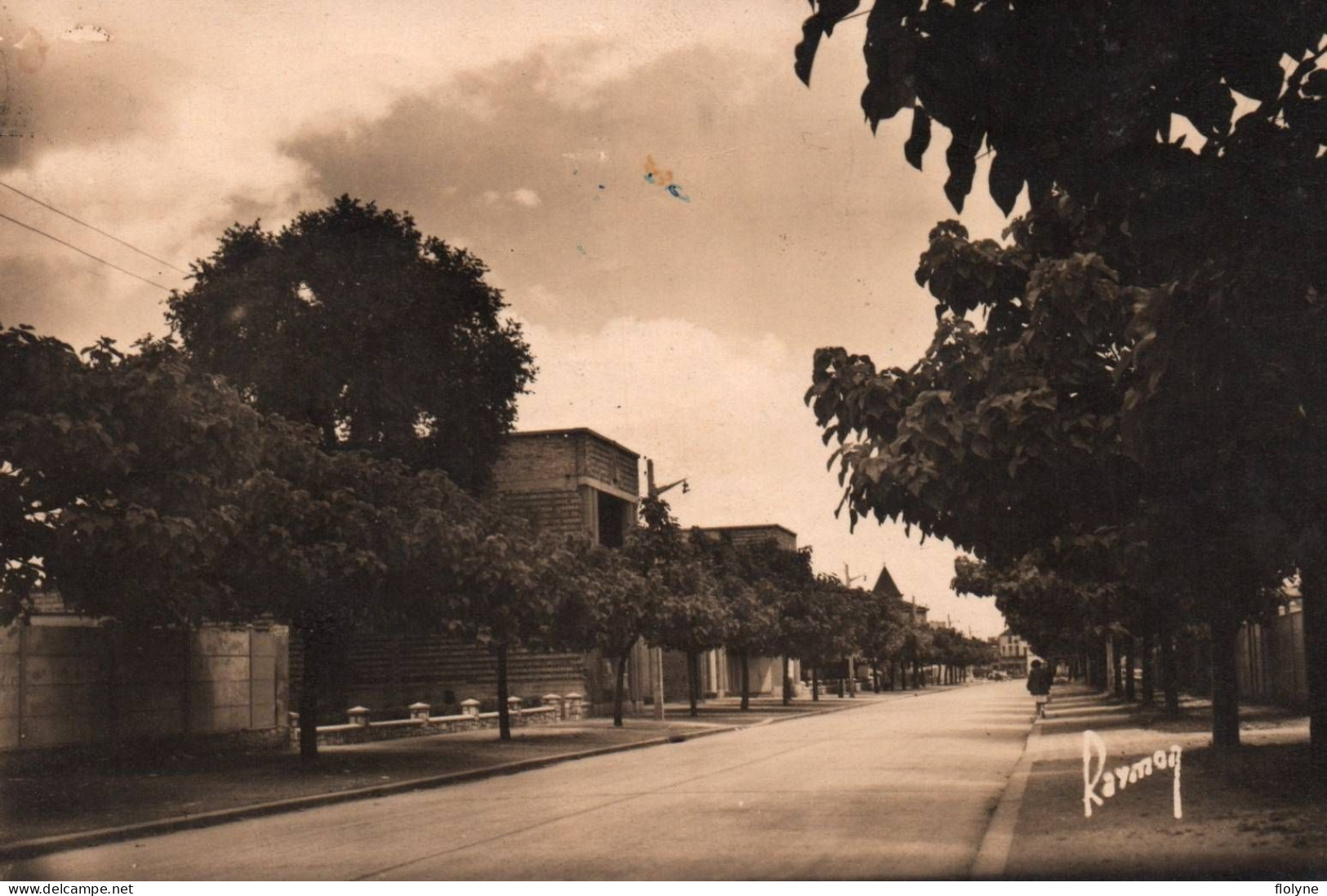 Romainville - 2 Cpa - Le Gymnase Et L'avenue - Le Square - Romainville