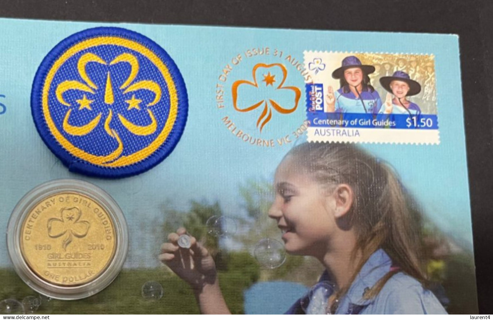 13-1-2024 (1 X 8 A) Australia - Centenary Of Girl Guides (with Fabric Badge + $ 1.00 Coin) 2010 - Dollar