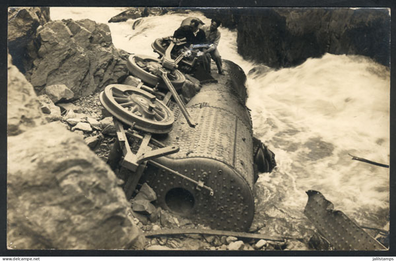 CHILE: Real Photo PC Showing View Of A Train Accident (engine That Fell Into A River), Very Nice! - Chile